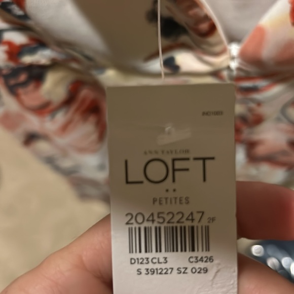 Loft dress. NWT. Soft material and stunning design - Picture 7 of 8